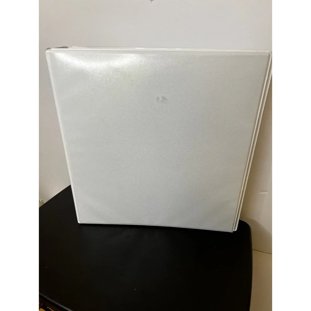Universal Deluxe Round Ring View Binder, 1.5
